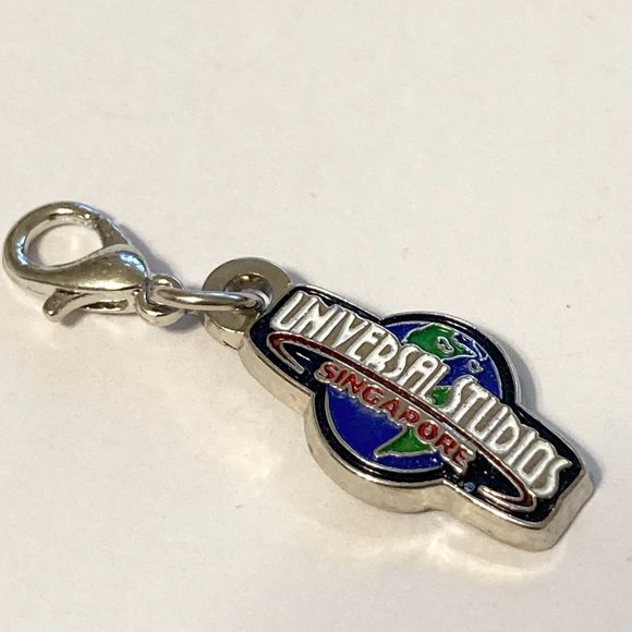 Vintage Universal Studios Charm Clip On Enamel Metal Singapore Theme Park - Picture 4 of 9